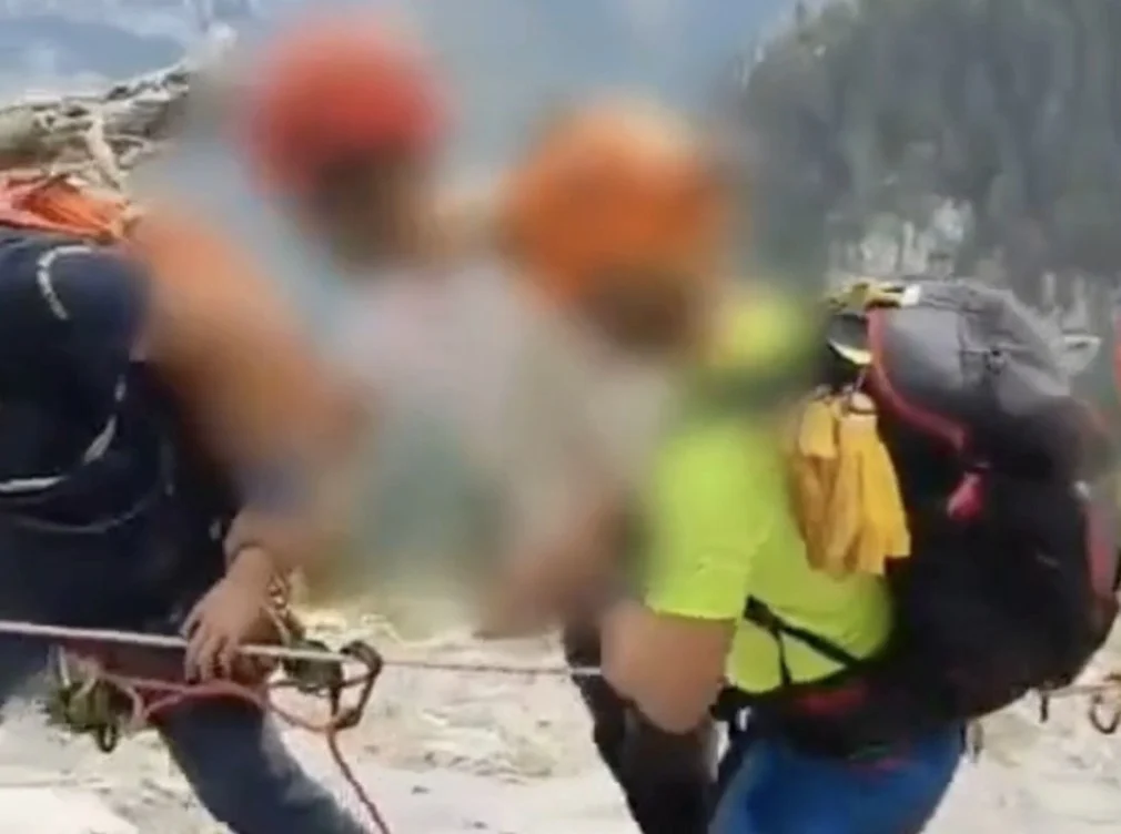 Αίσιο τέλος στην επιχείρηση διάσωσης 34χρονου ορειβάτη που τραυματίστηκε (Βίντεο)