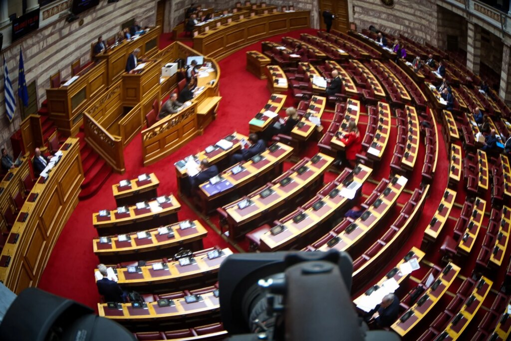 Βουλή: Συνεχίζεται η κόντρα για το άρθρο 74 του Αλιευτικού Κώδικα