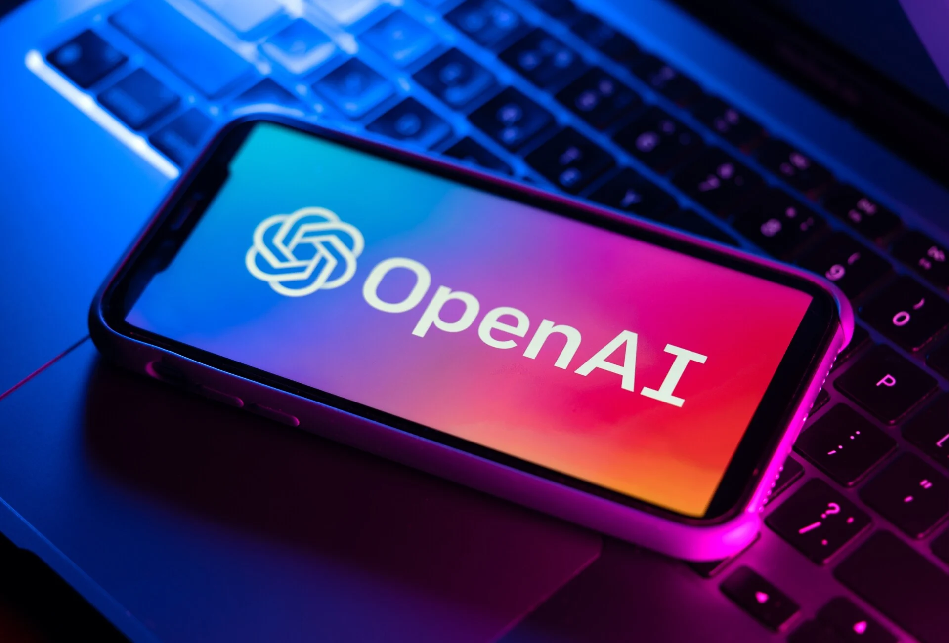 Η OpenAI λανσάρει φθηνότερο μοντέλο τεχνητής νοημοσύνης