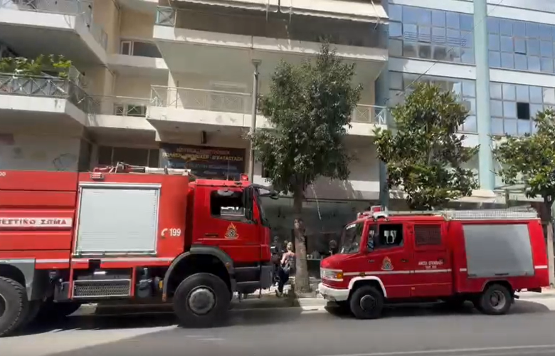 Κατασβέστηκε η φωτιά σε διαμέρισμα στην Καλλιθέα – Στο νοσοκομείο μια ηλικιωμένη