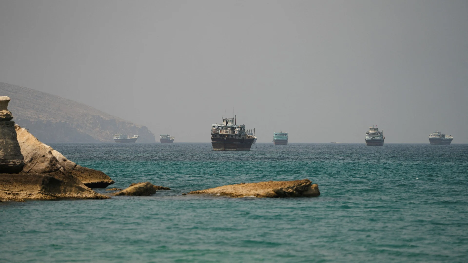 Ανάγκη για ασφαλή διέλευση μέσω των Στενών του Ορμούζ και του Μπαμπ ελ Μαντέμπ