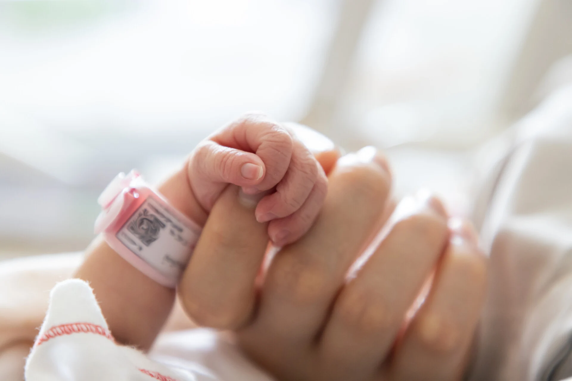 Συνέχεια στην πτώση, αλλά με μικρότερο ρυθμό – Τι αλλάζει για τις οικογένειες