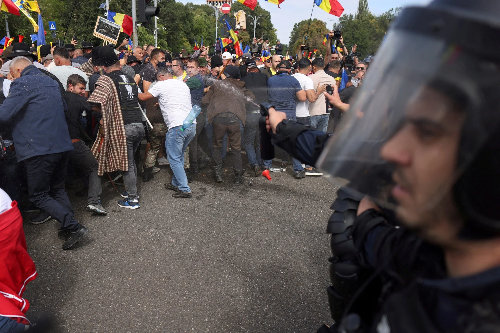 Επεισόδια σε διαδήλωση αγροτών στο Βουκουρέστι (Φωτό)