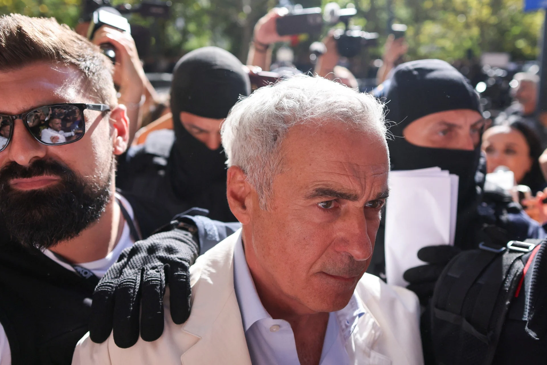 Υπό κράτηση ο πρώην υποψήφιος πρόεδρος Καλίν Γκεοργκέσκου, εν αναμονή ποινικής έρευνας για απάτη