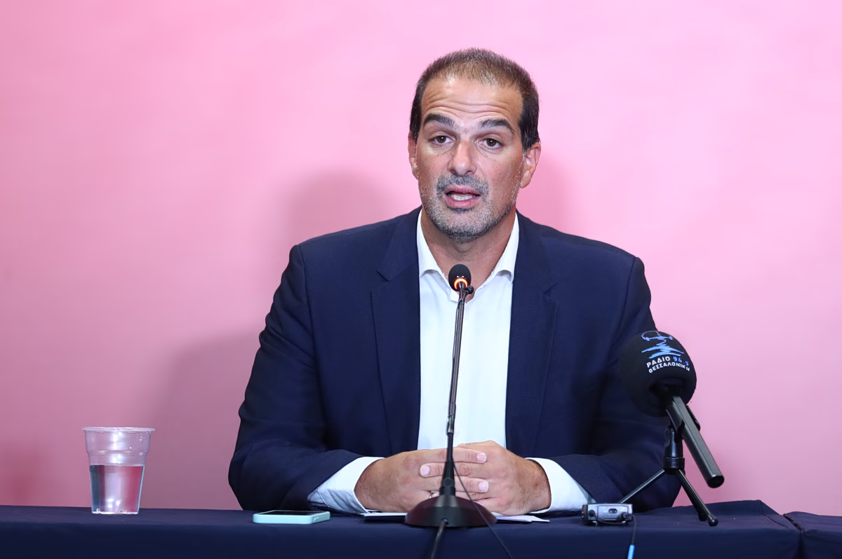 Γ. Σακελλαρίδης: Πόσο υπερήφανος μπορεί να νιώθει ο Κ. Μητσοτάκης όταν χαριεντίζεται με έναν εγκληματία πολέμου;