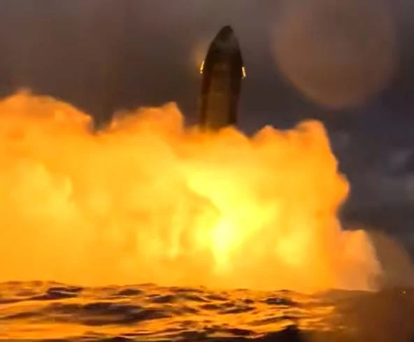 Δείτε την εντυπωσιακή επιστροφή του Starship στη Γη (βίντεο)