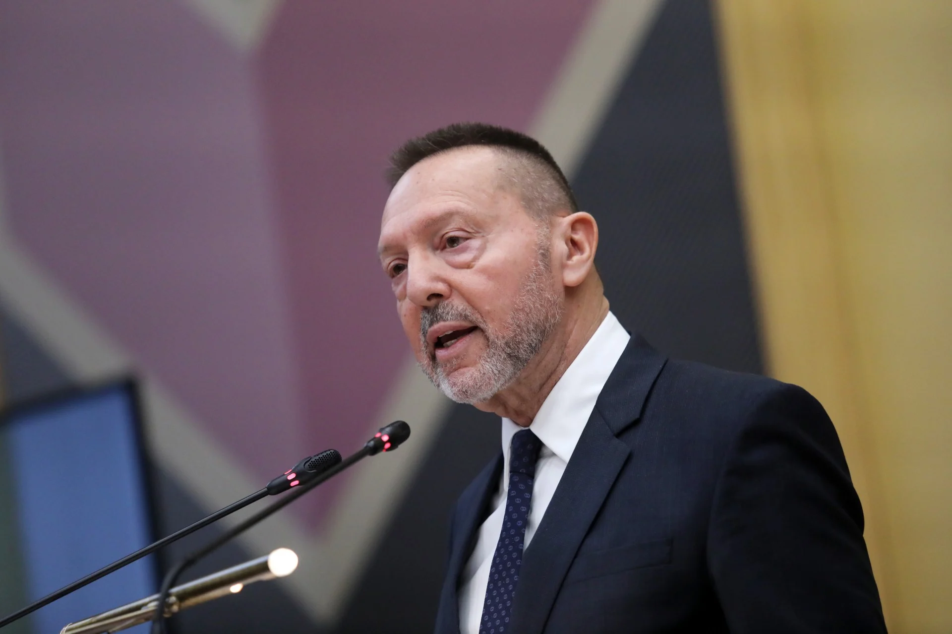 Η ΕΚΤ να παραμείνει σε εγρήγορση, αλλά να αποφύγει εσπευσμένες αποφάσεις