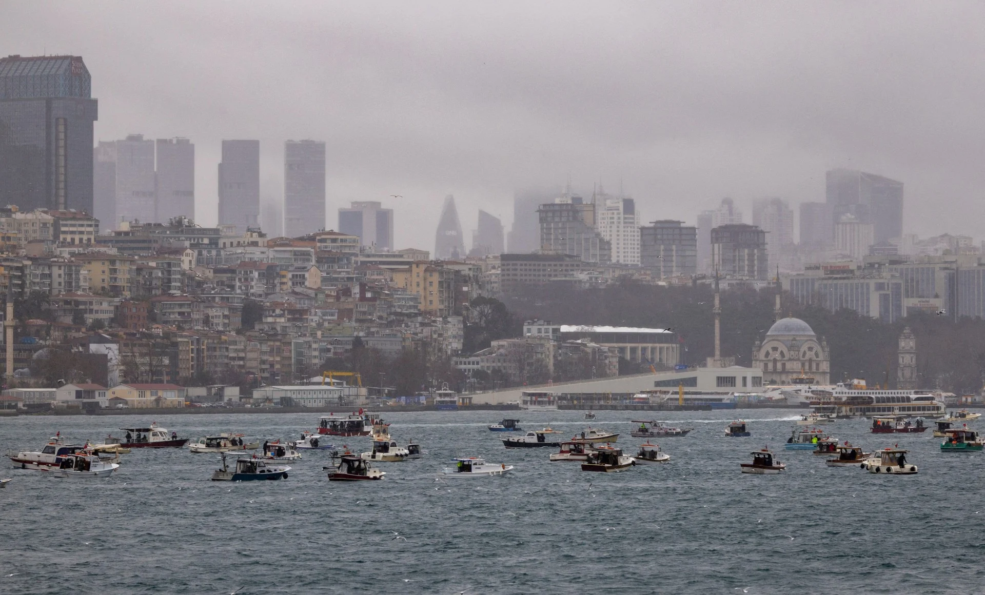 Τουρκία: Κλυδωνισμοί από το μεγάλων διαστάσεων οικονομικό σκάνδαλο με τα funds