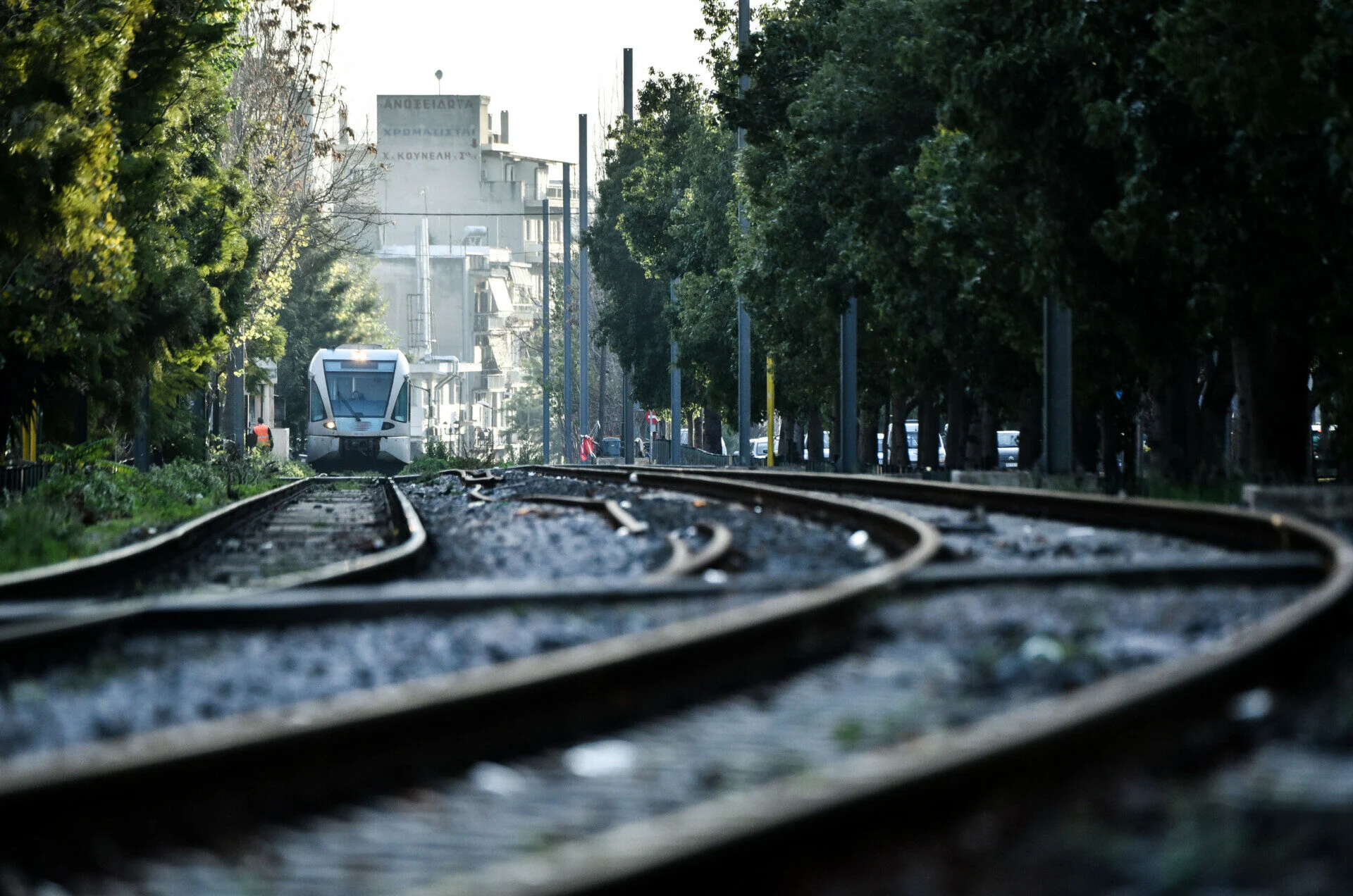 Άνδρας παρασύρθηκε από αμαξοστοιχία πριν από τον σταθμό της Κορίνθου
