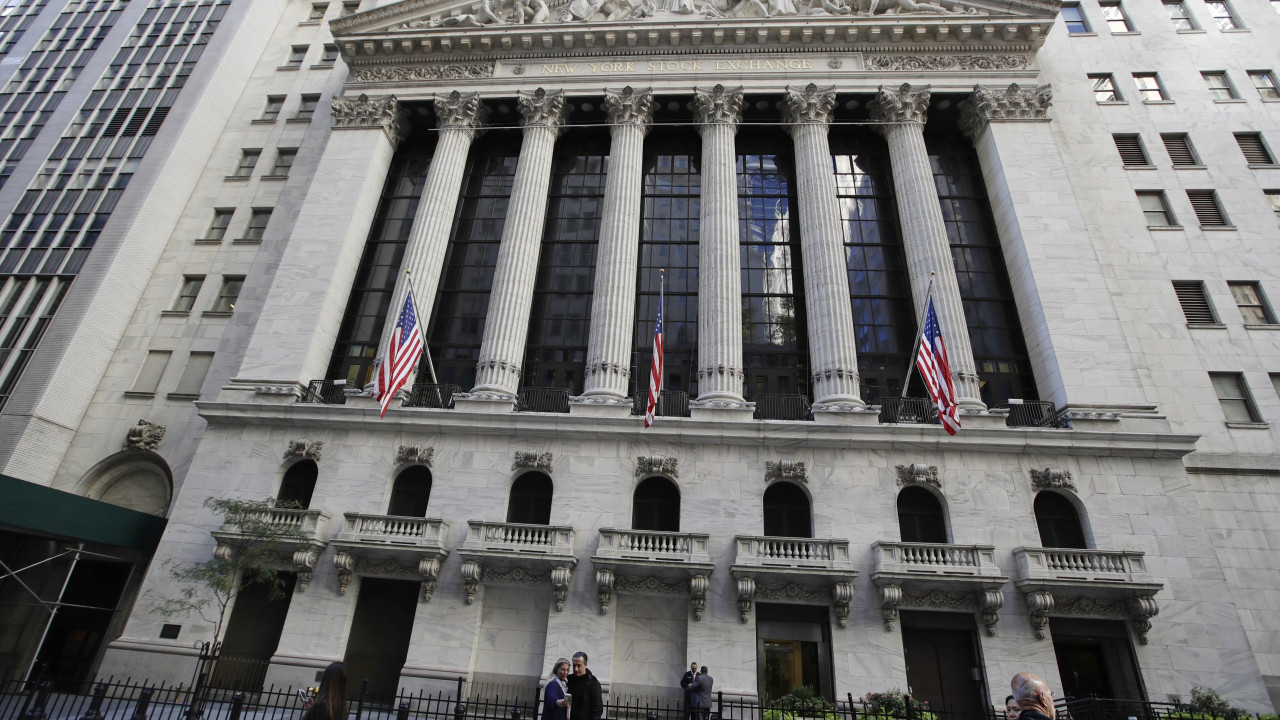 Στο κόκκινο έκλεισε η Wall Street εν μέσω αναζωπύρωσης των ανησυχιών για τον πληθωρισμό