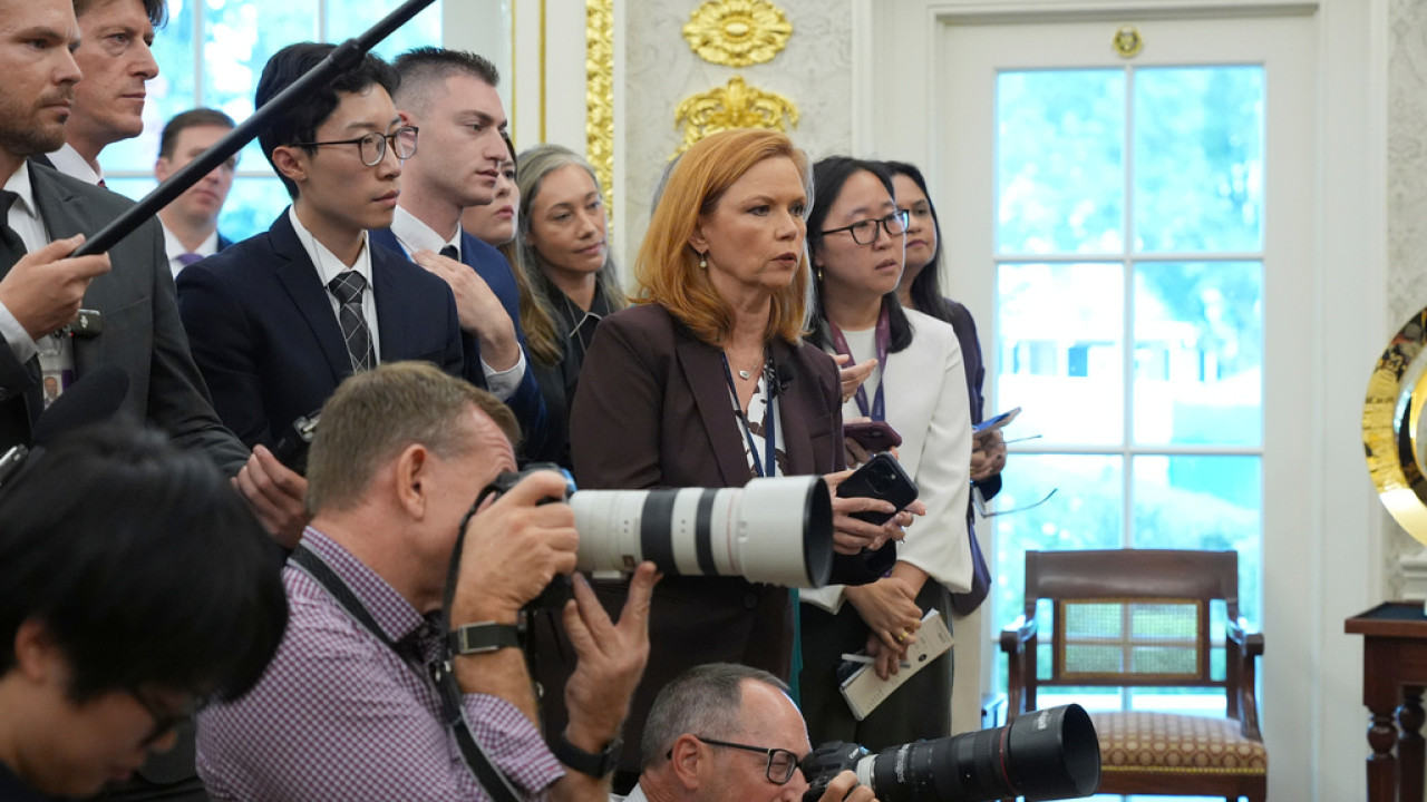 Ένωση Ανταποκριτών Λευκού Οίκου: «Πάρτε πίσω την απαγόρευση πρόσβασης»