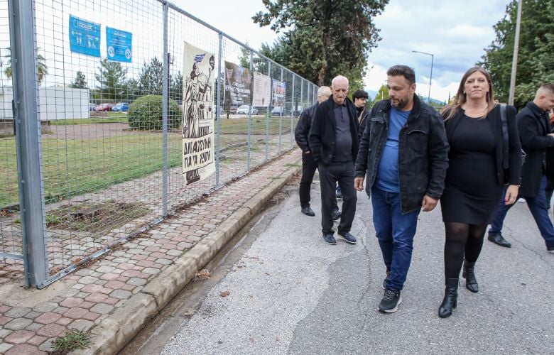 «Έχουμε πολλά αναπάντητα ερωτήματα – Θέλουμε την αλήθεια», κατέθεσε ο Πάνος Ρούτσι – News.gr