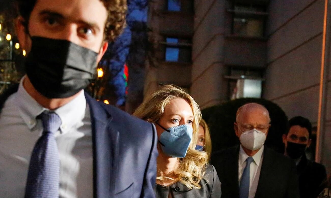 Theranos 2.0: Ο άνθρωπος που ξαναζωντανεύει τη μεγαλύτερη απάτη του αιώνα