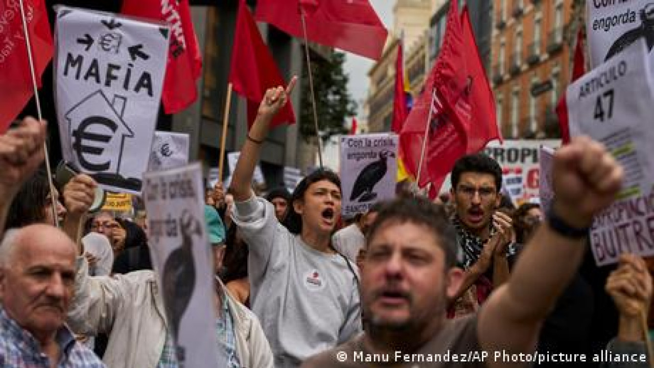 Ισπανία: «Όχι» στα μέτρα για τη στέγαση, βαθαίνει η κρίση
