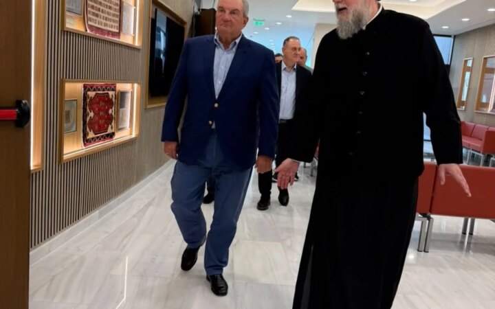 Ο πρ. Πρωθυπουργός κ. Κώστας Καραμανλής στο «Ιωνικό Κέντρο» της Ιεράς Μητροπόλεως Ν. Ιωνίας