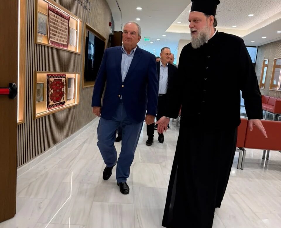 Ο πρ. Πρωθυπουργός κ. Κώστας Καραμανλής στο «Ιωνικό Κέντρο» της Ιεράς Μητροπόλεως Ν. Ιωνίας