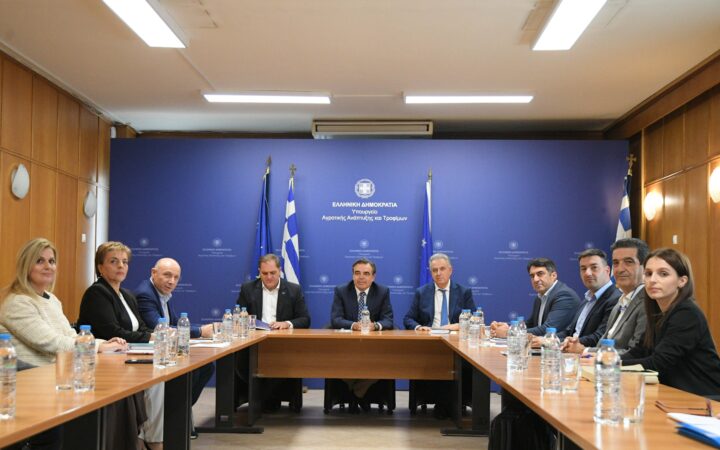 Πληρωμές και ΟΣΔΕ στη συνάντηση ΥΠΑΑΤ, ΑΑΔΕ και ΕΘΕΑΣ