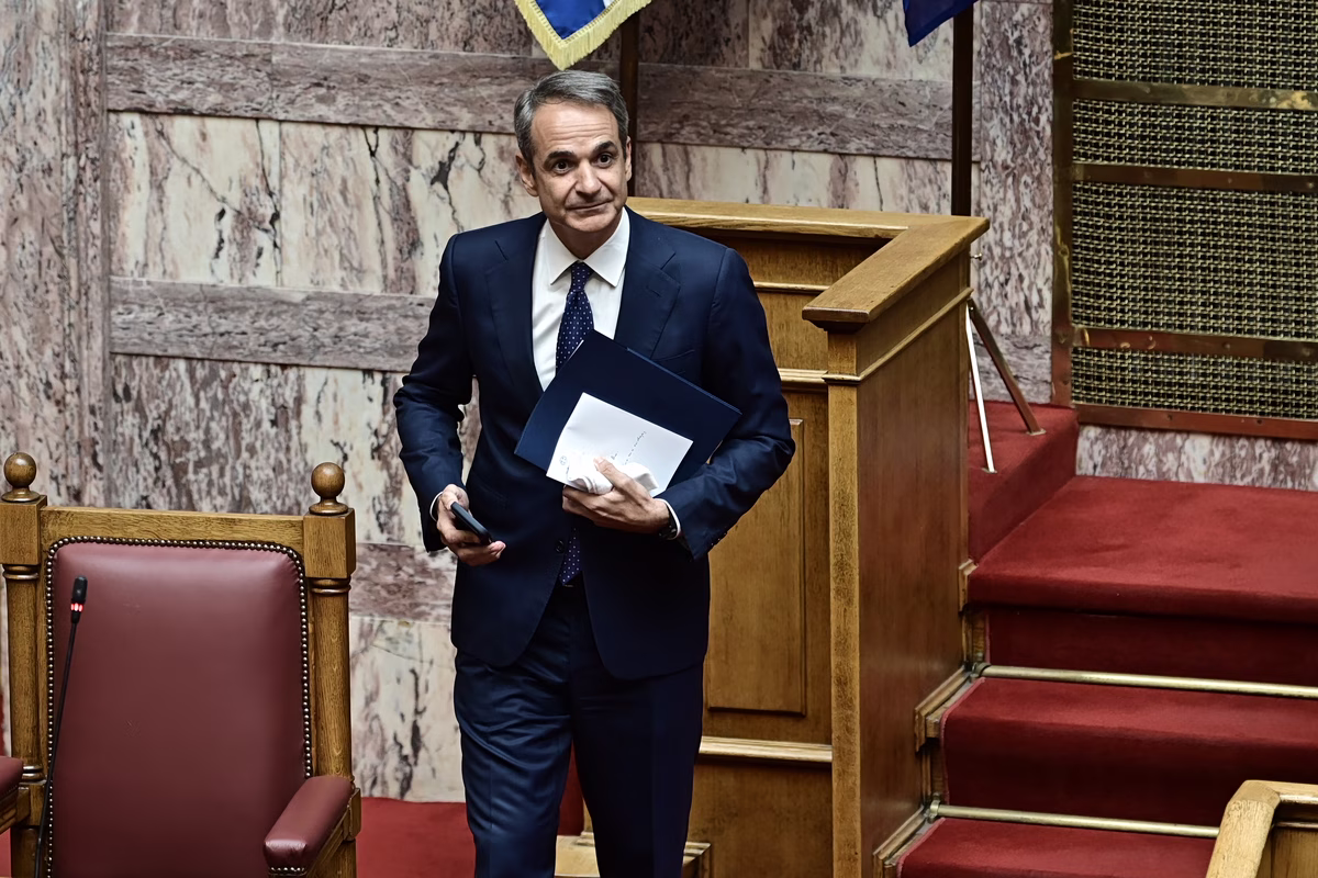 Οι ιδεοληψίες της ΝΔ κρατούν όμηρους τους πολίτες - Οι παλινωδίες με τις 120 δόσεις και οι κωλοτούμπες Μητσοτάκη