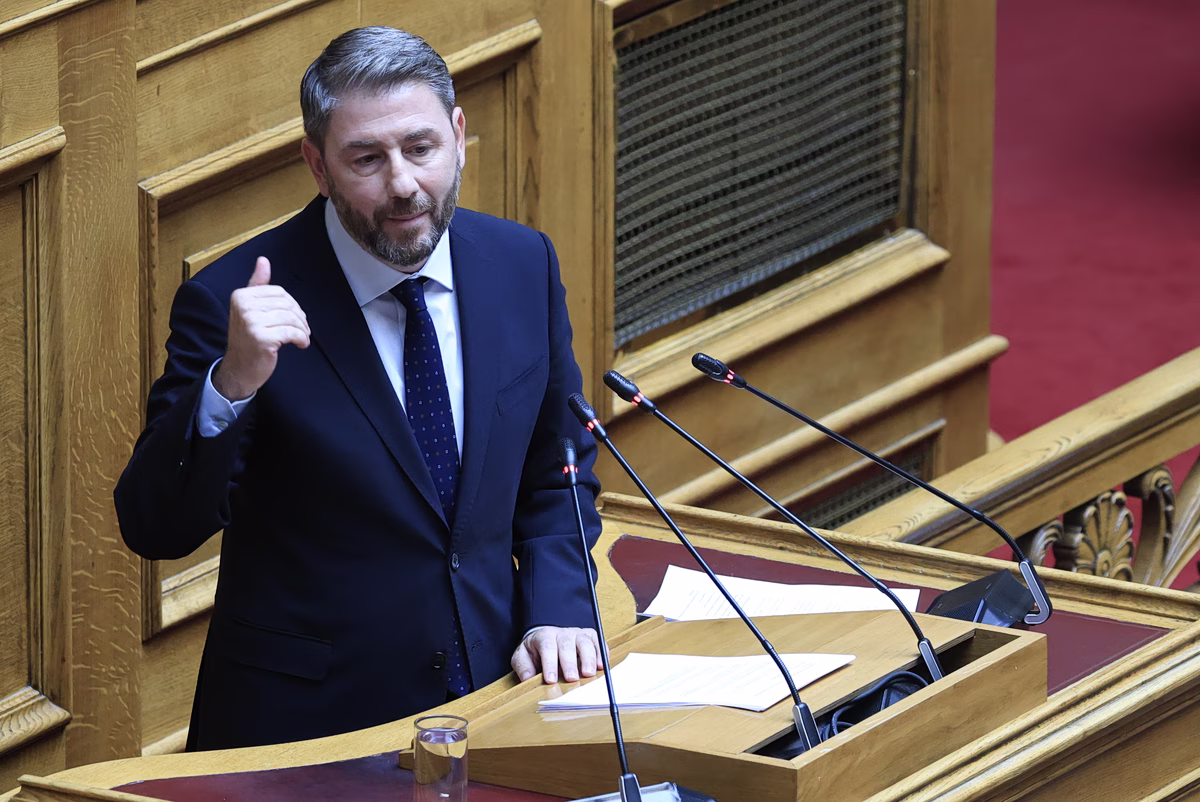ΠΑΣΟΚ: «Μπαράζ» πράσινων παρεμβάσεων στη Βουλή - Μείωση ΕΦΚ, κατάργηση Golden Visa και πρόταση νόμου για το ιδιωτικό χρέος