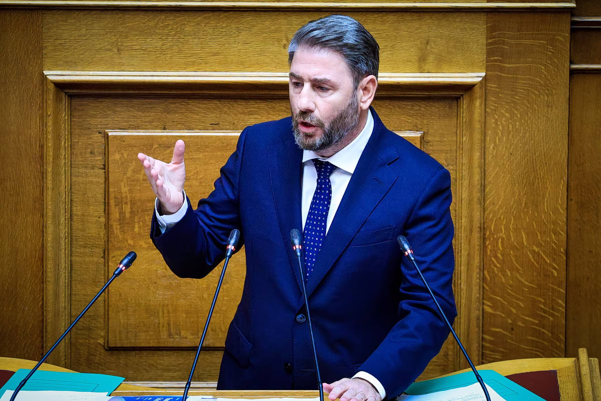 ΠΑΣΟΚ: Το τραγούδι της Γαλάνη, η «κοινωνική ατζέντα» και η απάντηση στη Ζωή  