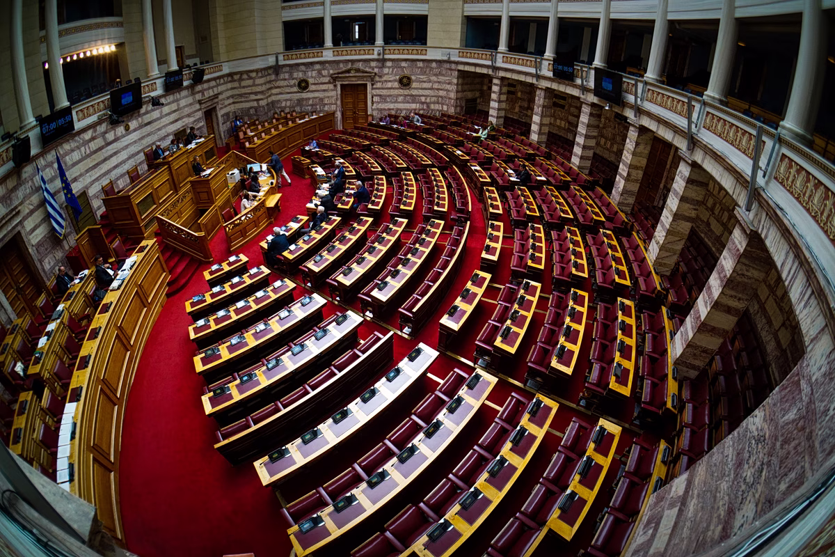 Βουλή: Αντιδράσεις της αντιπολίτευσης για τη τροπολογία του πετρελαίου θέρμανσης - «Βάλτε πλαφόν στο κέρδος των διυλιστηρίων»