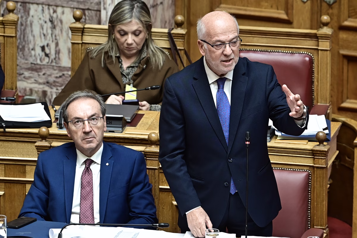 Αγρια κόντρα Φλωρίδη - Βελόπουλου στη Βουλή για τα Τέμπη