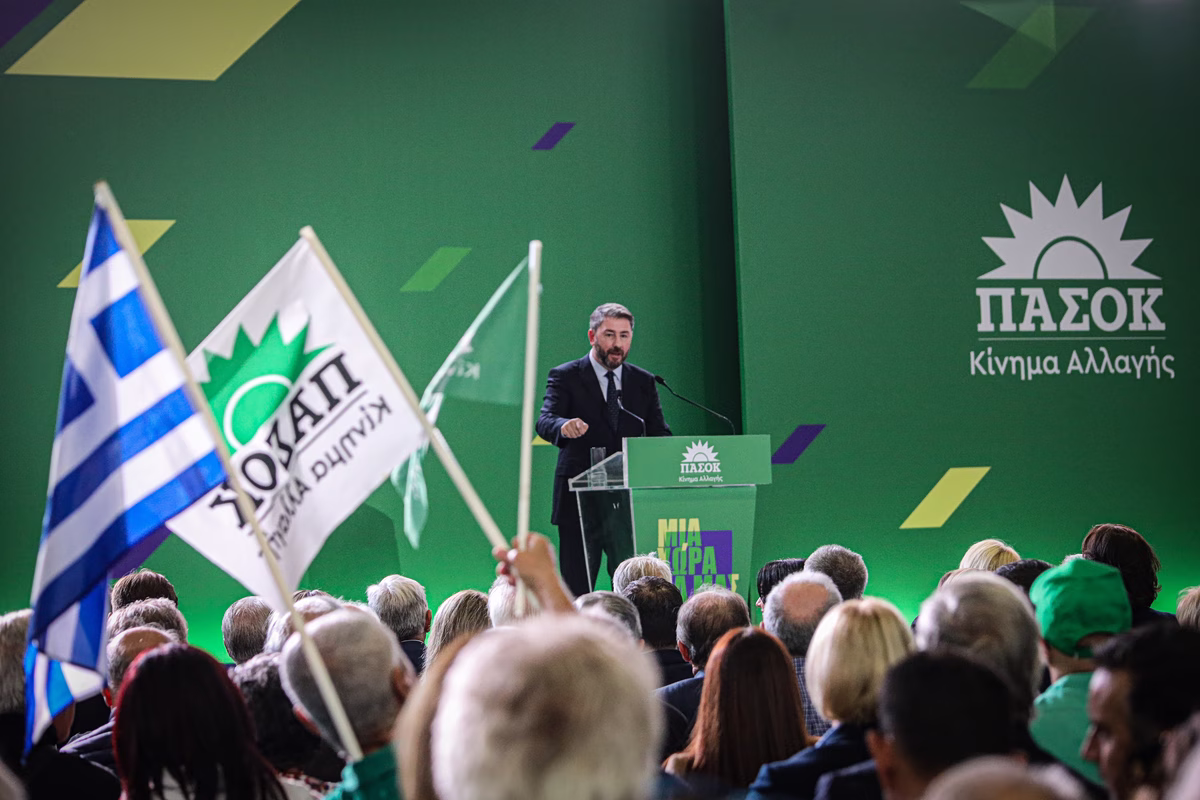 ΠΑΣΟΚ: Επενδύει στην εξωστρέφεια - Τα «καρφιά» κατά ΕΛΑΣ