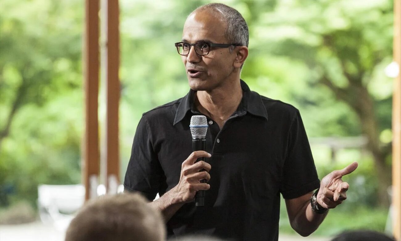 Ο επικεφαλής της Microsoft ζητά «φρένο έκτακτης ανάγκης» για τα προηγμένα συστήματα τεχνητής νοημοσύνης