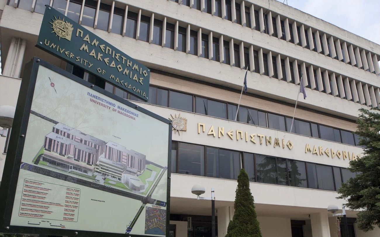 Εισαγγελική έρευνα μετά την πτώση μεταλλικής βέργας σε αίθριο χώρο με φοιτητές