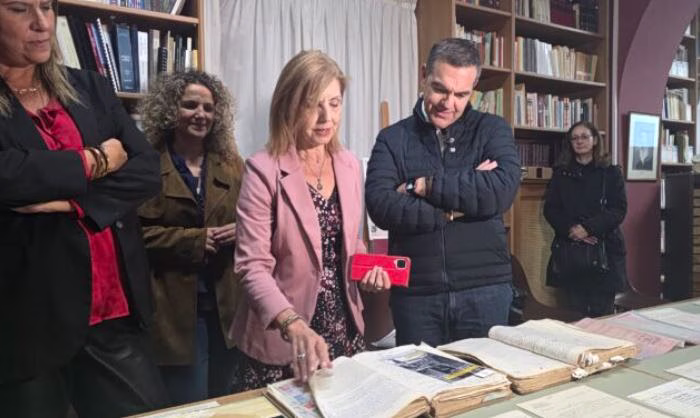 «Η ΕΛΑΣ πήγε να τιμήσει τον ΕΛΑΣ» - Επίσκεψη Τσίπρα στα Αρχεία του Κράτους στη Μαγνησία