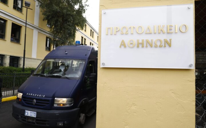 Απάτη σε βάρος του ΕΦΚΑ: Απολογούνται οι 11 κατηγορούμενοι