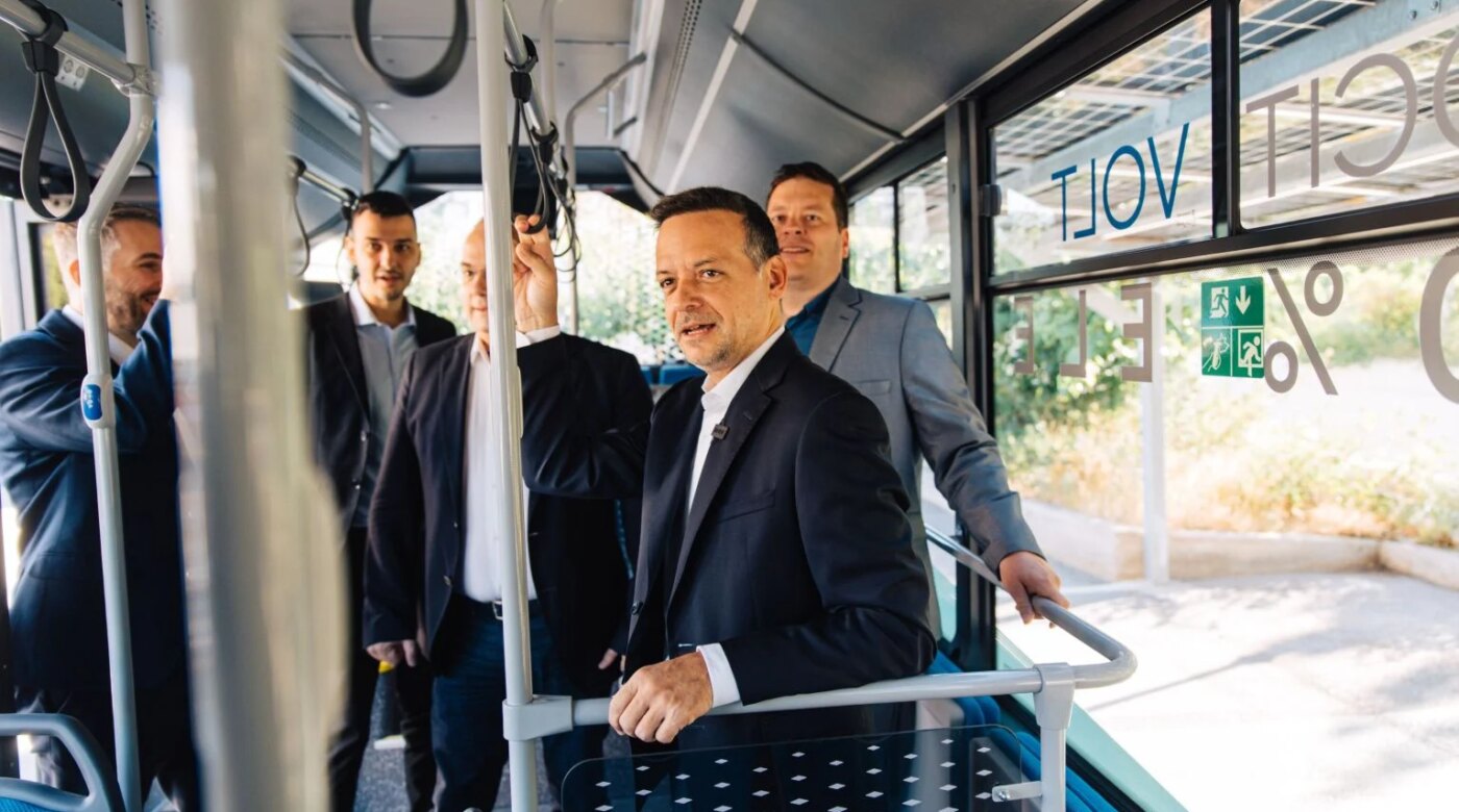 Σε πιλοτική λειτουργία τα πρώτα ηλεκτρικά λεωφορεία του δήμου Αθηναίων