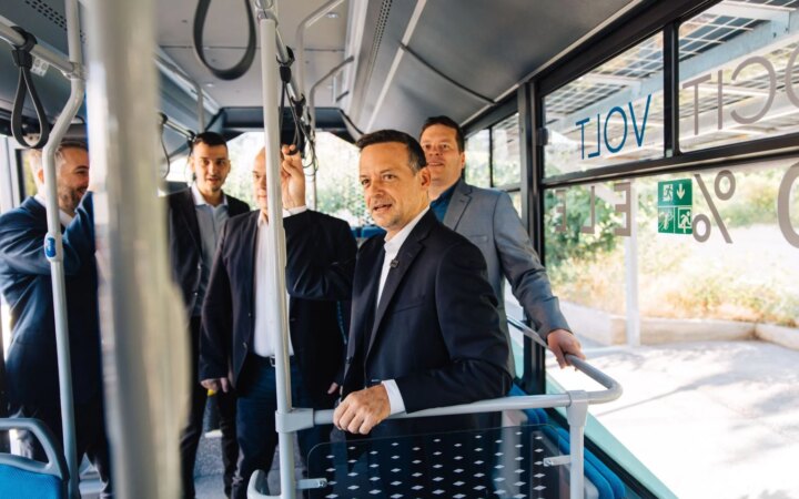 Σε πιλοτική λειτουργία τα πρώτα ηλεκτρικά λεωφορεία του δήμου Αθηναίων
