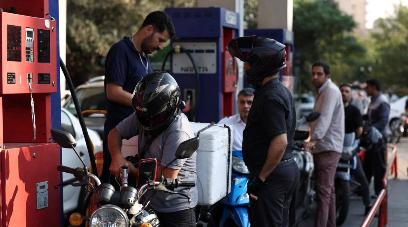 Ιράν: Παραιτήθηκε ο υπουργός Πετρελαίου εν μέσω ατέλειωτων ουρών στα βενζινάδικα