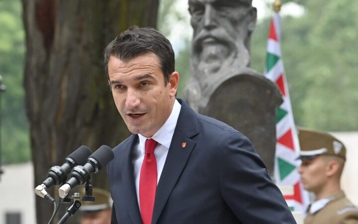 O Αλβανός δήμαρχος που διοικεί τα Τίρανα μέσα από τη φυλακή, χρησιμοποιώντας την τεχνητή νοημοσύνη