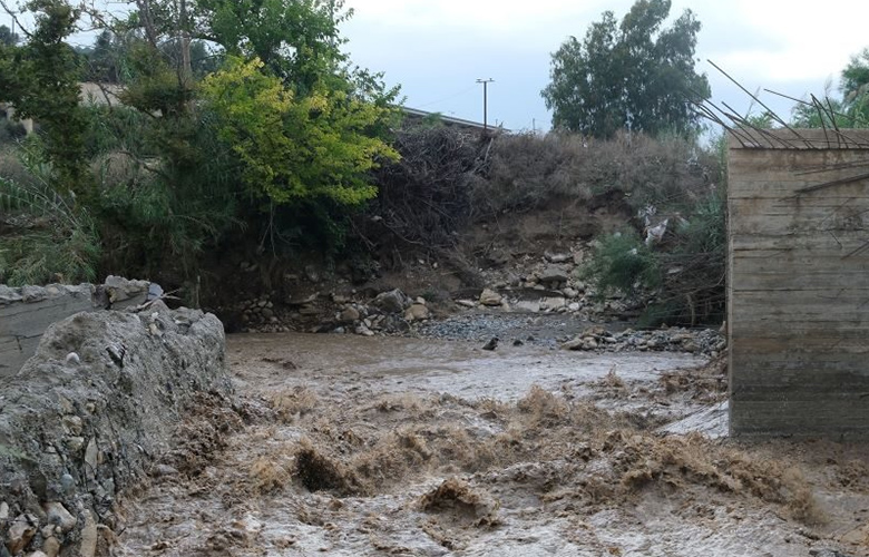 Τρομακτικό βίντεο με την κακοκαιρία που συνεχίζει να χτυπά την Κρήτη – Νέο μήνυμα του 112 στον Μυλοπόταμο Ρεθύμνου