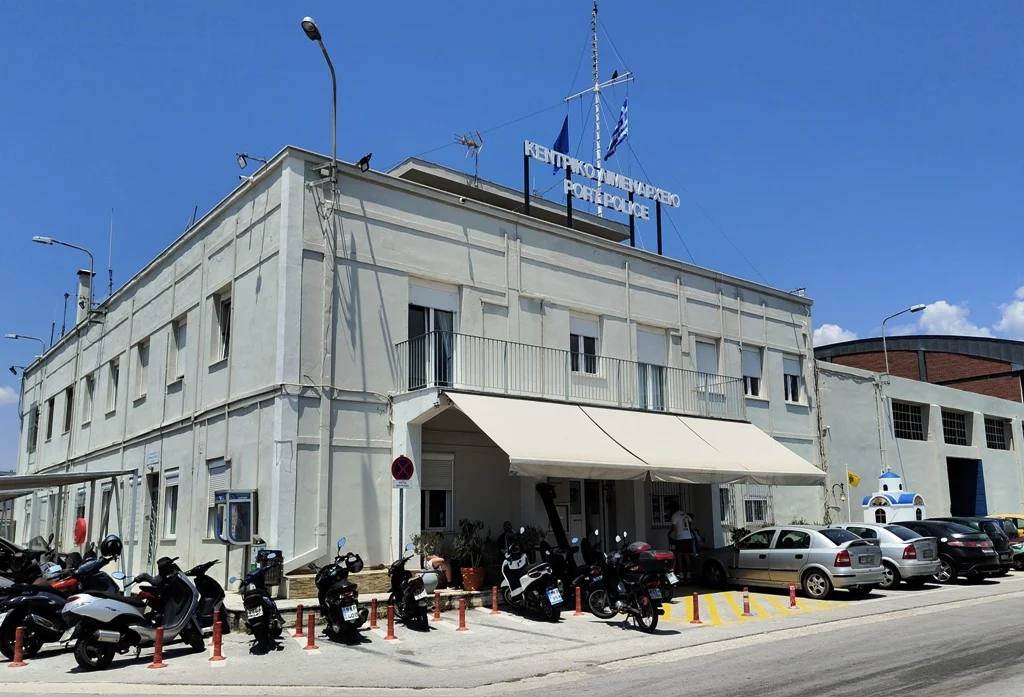 Βόλος: 10 άτομα ακολούθησαν ταξί και έδειραν τους επιβάτες