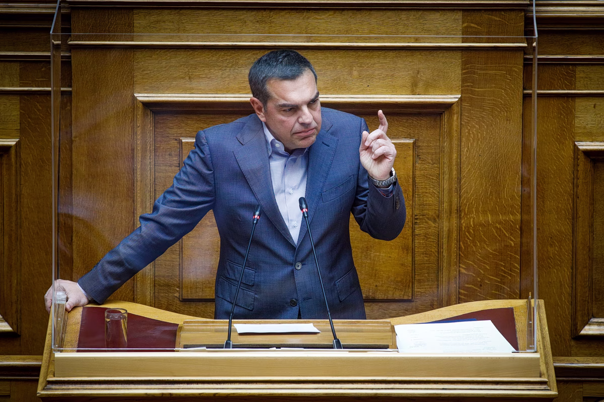 ΕΛΑΣ: Ο πρωθυπουργός βαπτίζει «ελαφρύ αεράκι» την υποχώρηση στην Κάσο - Να θυμηθεί το φιάσκο με τα F16