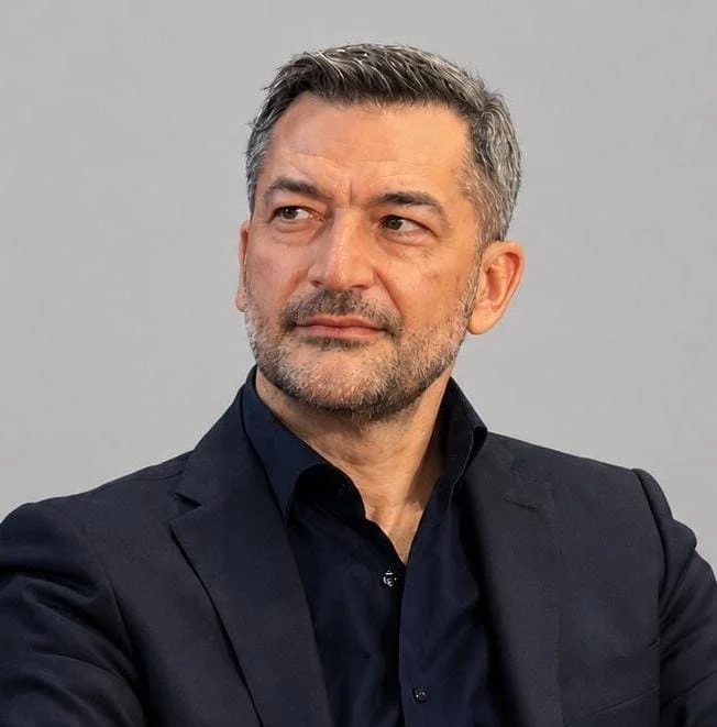 Σχολεία της Αθήνας: «Ο ελέφαντας στο δωμάτιο»