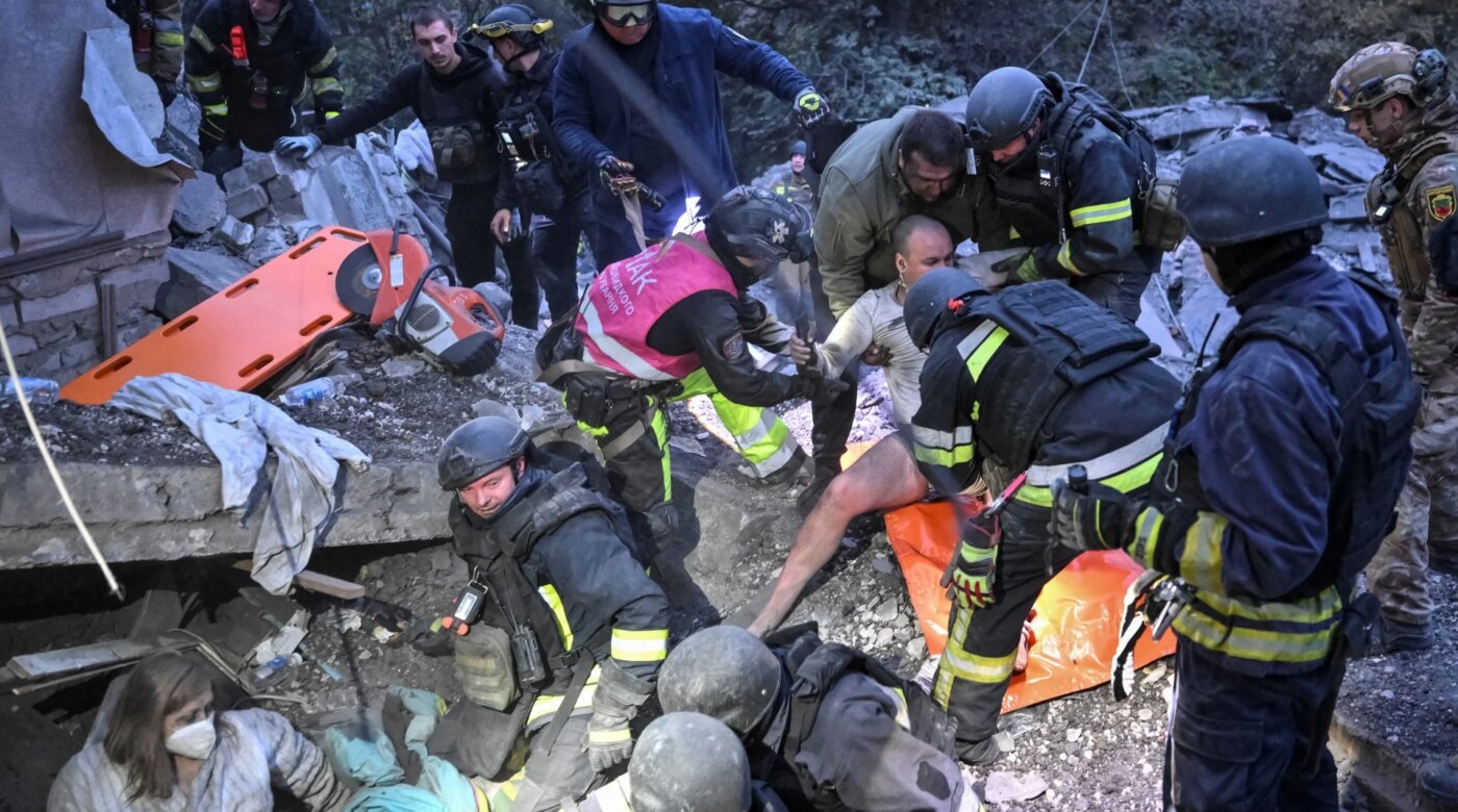 Ουκρανία: Ρωσική επίθεση με κατευθυνόμενες βόμβες στη Ζαπορίζια – Τουλάχιστον 7 νεκροί, ανάμεσά τους 3 παιδιά