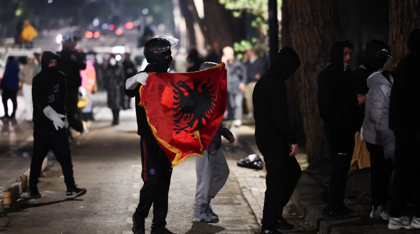 Δέκατη ημέρα διαδηλώσεων στην Αλβανία – Κάλεσμα για μπλόκο στην είσοδο των βουλευτών στη Βουλή