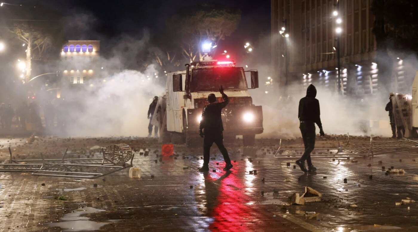 Μαίνονται οι διαδηλώσεις των φοιτητών στα Τίρανα και σε πολλές πόλεις