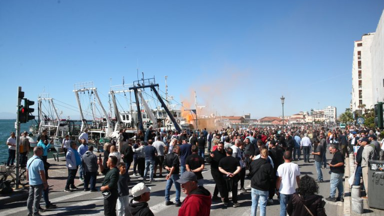Θεσσαλονίκη: Συμβολικός αποκλεισμός της Λεωφόρου Νίκης από τους αλιείς