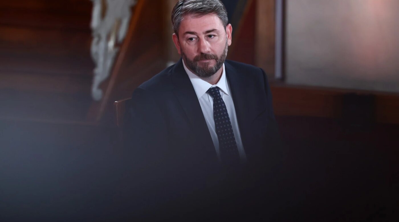 Η φαεινή ιδέα του Πρωθυπουργού ήταν να μετατρέψει το στεγαστικό αδιέξοδο σε μπίζνα για τους εργολάβους