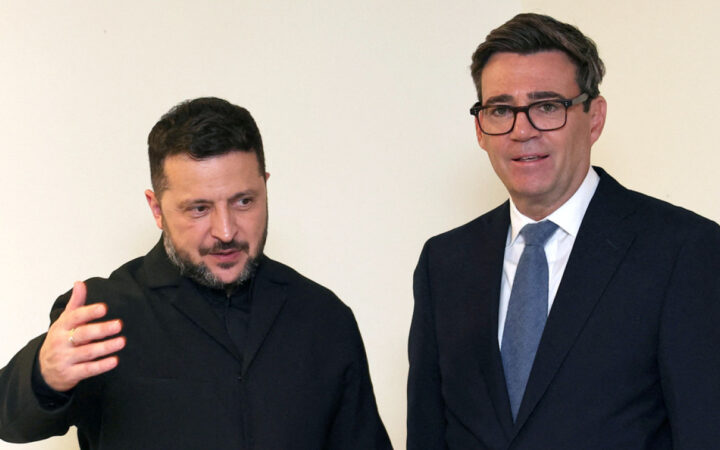 Μπέρναμ σε Ζελένσκι: Η Βρετανία θα ενισχύσει τις κυρώσεις κατά της Ρωσίας