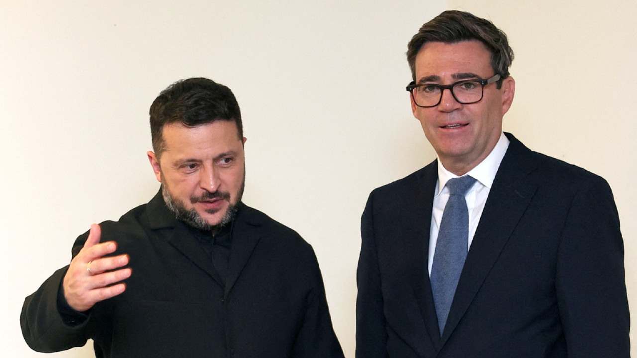 Μπέρναμ σε Ζελένσκι: Η Βρετανία θα ενισχύσει τις κυρώσεις κατά της Ρωσίας