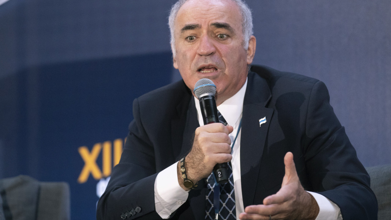 Ρωσία: Ο αντιπολιτευόμενος Γκάρι Κασπάροφ προειδοποιήθηκε ότι «κινδυνεύει» η ζωή του