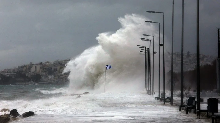 Απαγορευτικό απόπλου σε Πειραιά και Λαύριο