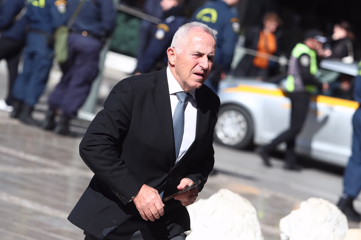 Μετά τον Αυλωνίτη ο Αποστολάκης - Η συνάντηση του ναυάρχου ε.α. με τον πρόεδρο του ΠΑΣΟΚ