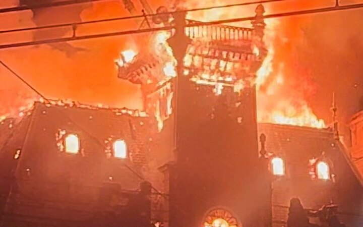 Το δημαρχείο της Λιμόζ που καταστράφηκε από πυρκαγιά ξύπνησε μνήμες από την Παναγία των Παρισίων